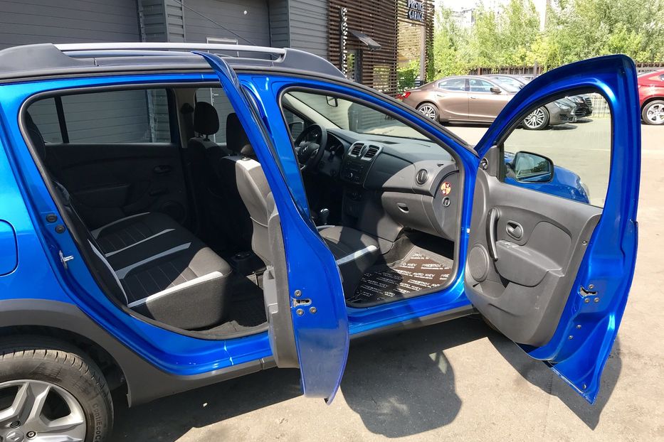 Продам Renault Sandero StepWay LIFE+ 2017 года в Киеве