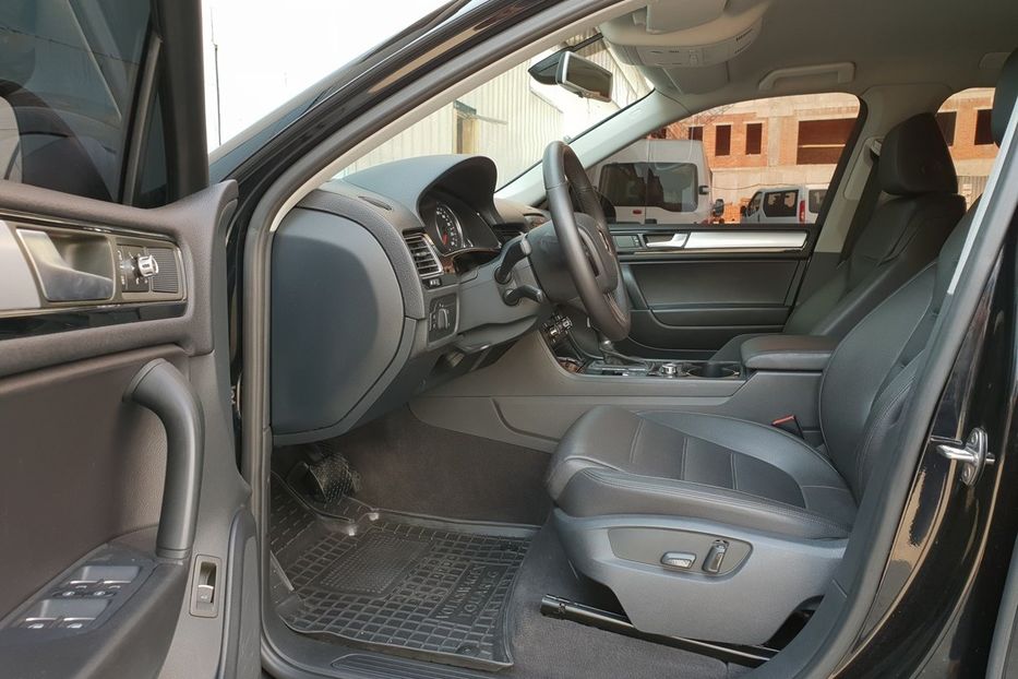 Продам Volkswagen Touareg Official 2014 года в Киеве