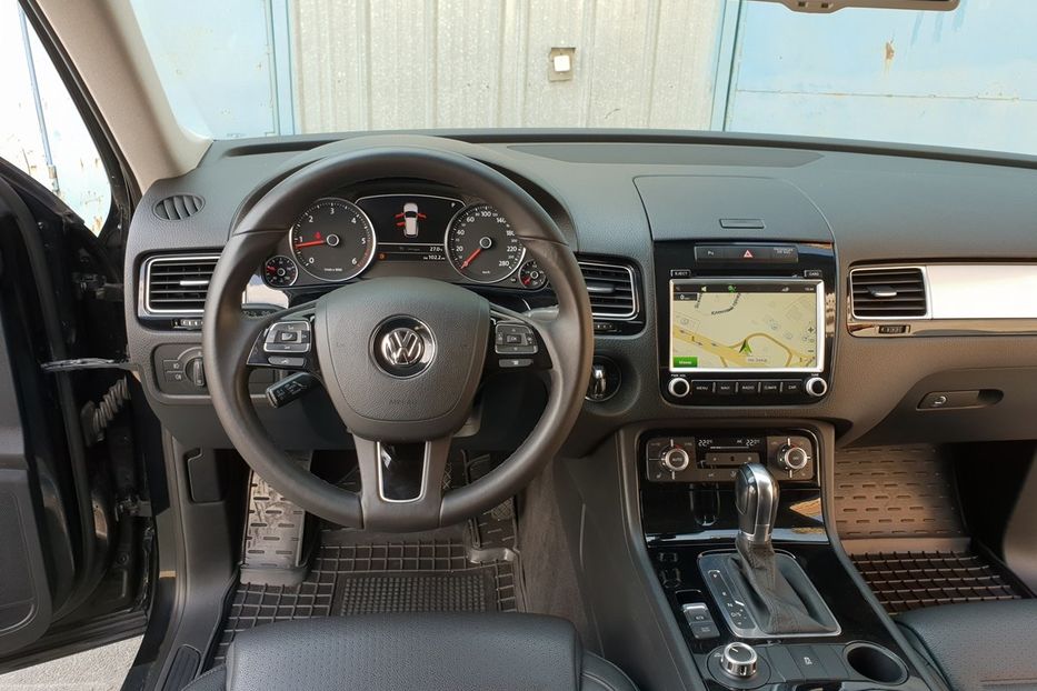 Продам Volkswagen Touareg Official 2014 года в Киеве
