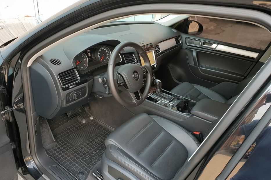 Продам Volkswagen Touareg Official 2014 года в Киеве