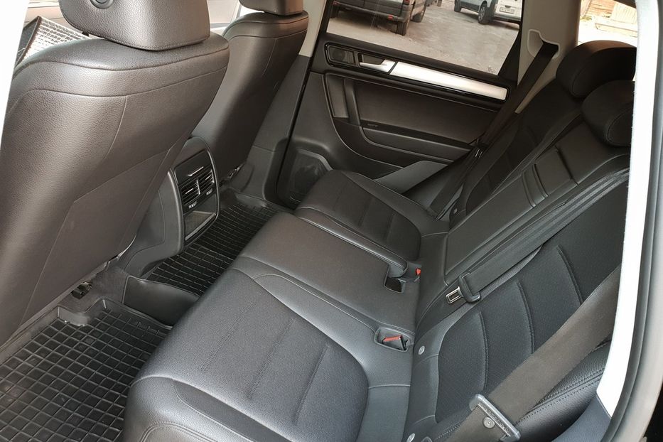 Продам Volkswagen Touareg Official 2014 года в Киеве