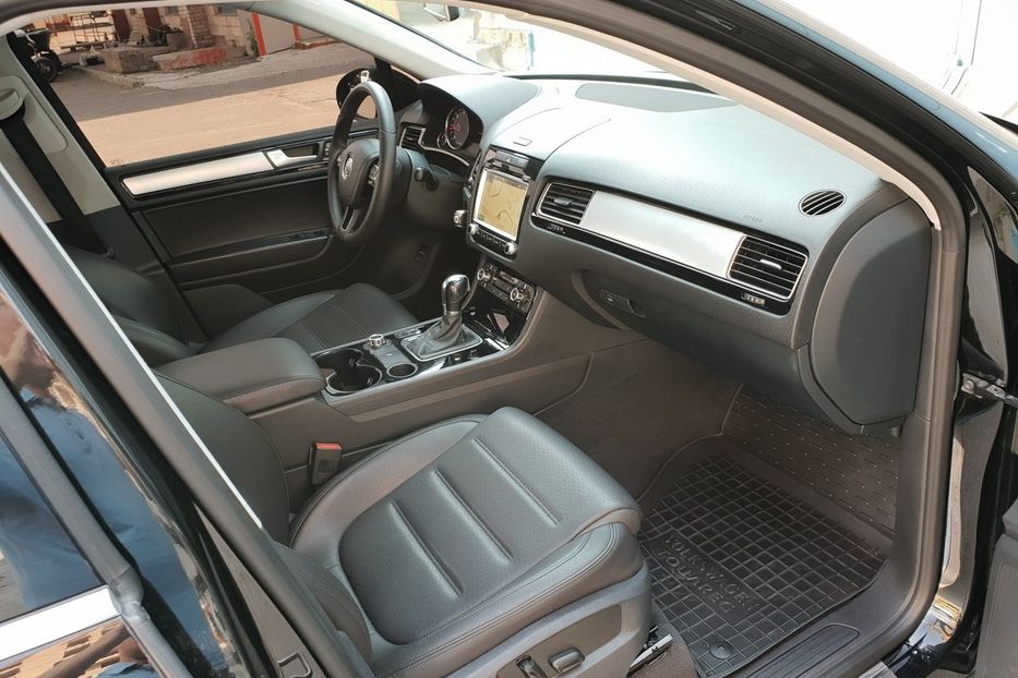 Продам Volkswagen Touareg Official 2014 года в Киеве