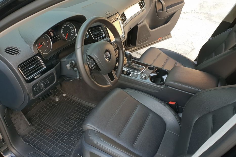 Продам Volkswagen Touareg Official 2014 года в Киеве