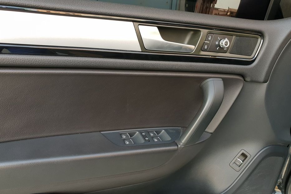 Продам Volkswagen Touareg Official 2014 года в Киеве