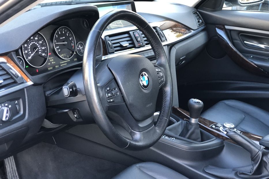 Продам BMW 335 XI 2013 года в Киеве