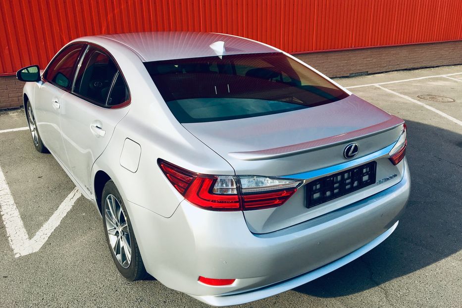 Продам Lexus ES 300 HYBRID 2017 года в Одессе