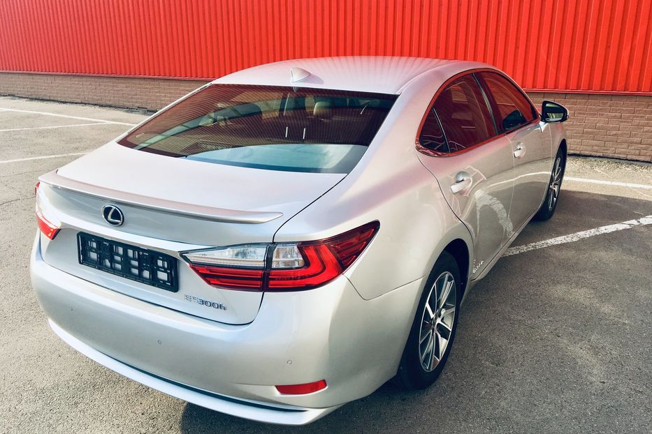 Продам Lexus ES 300 HYBRID 2017 года в Одессе