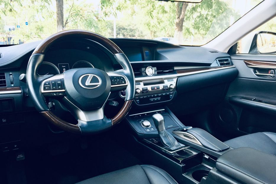 Продам Lexus ES 300 HYBRID 2017 года в Одессе