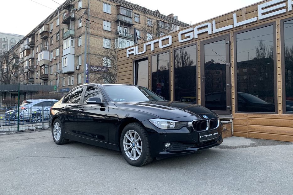Продам BMW 318 2014 года в Киеве
