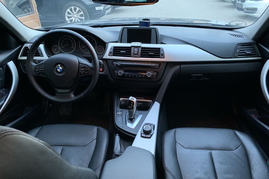 Продам BMW 318 2014 года в Киеве
