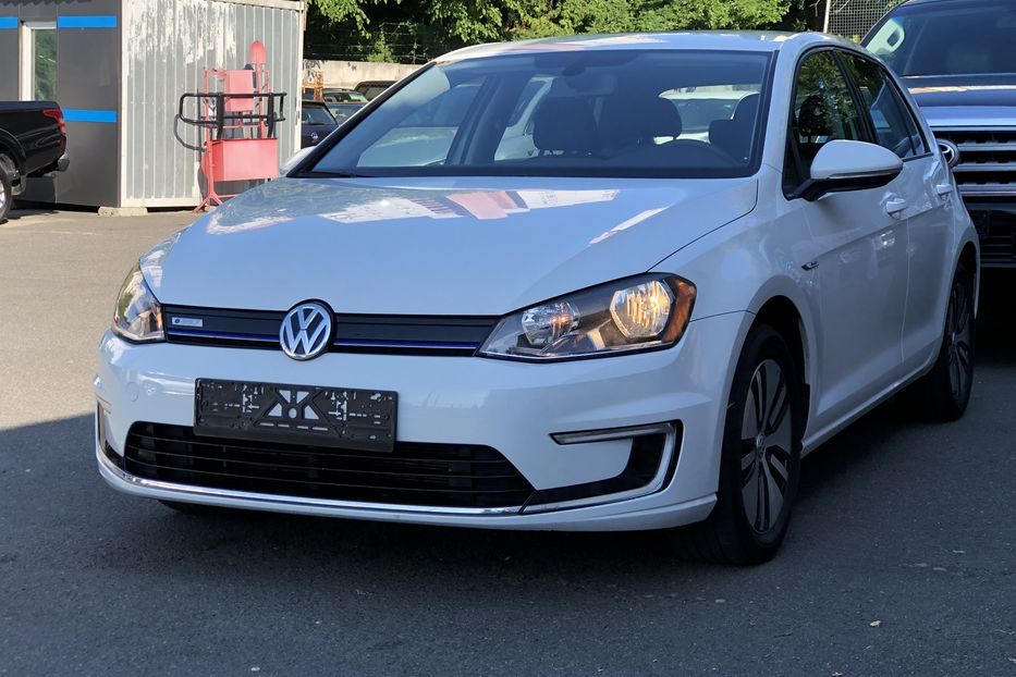 Продам Volkswagen e-Golf SE 2016 года в Киеве