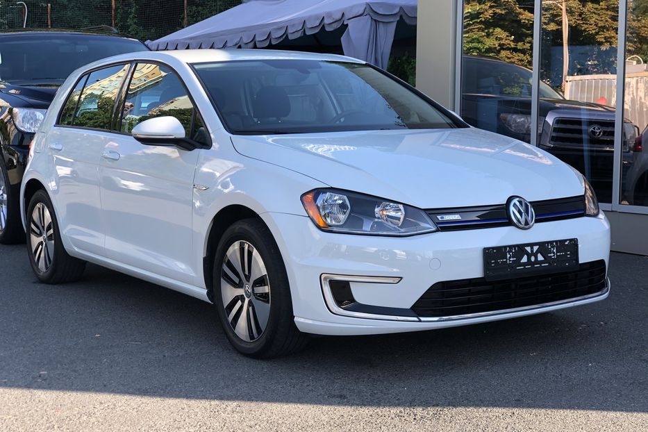 Продам Volkswagen e-Golf SE 2016 года в Киеве