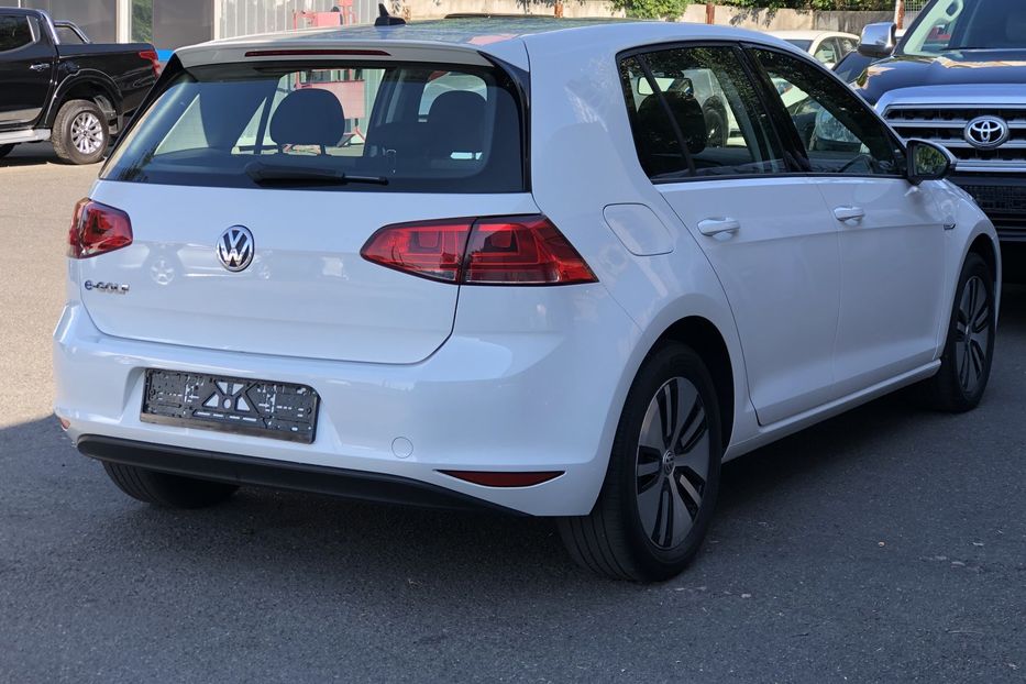 Продам Volkswagen e-Golf SE 2016 года в Киеве