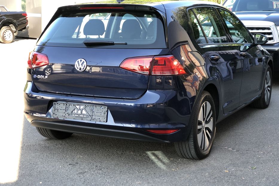 Продам Volkswagen e-Golf 2016 года в Киеве