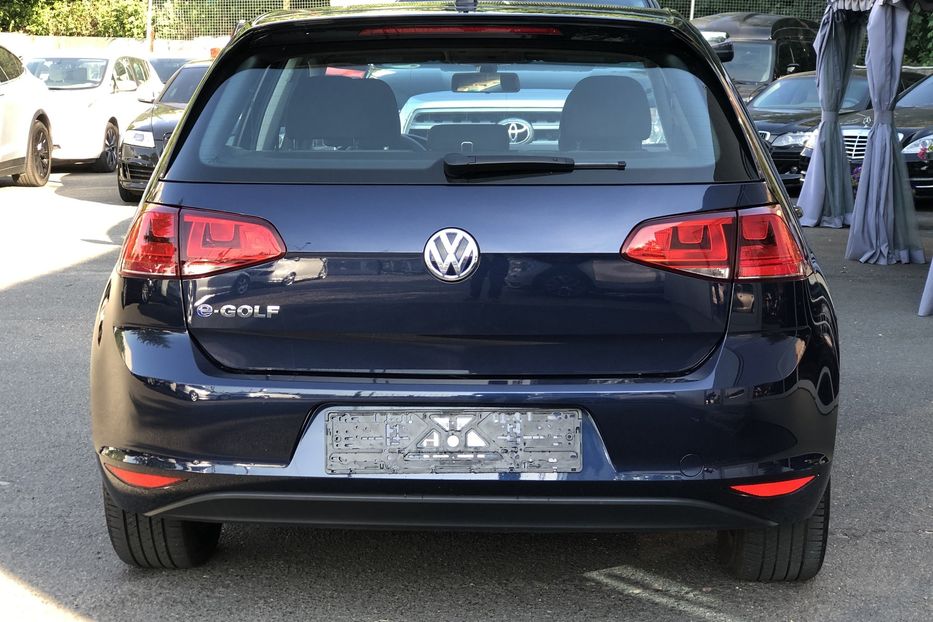 Продам Volkswagen e-Golf SE 2016 года в Киеве