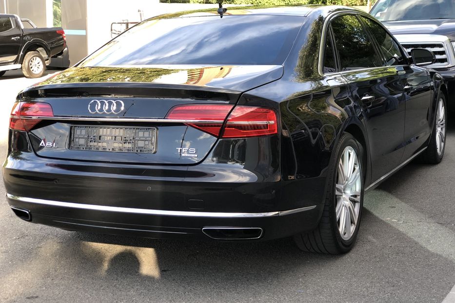 Продам Audi A8 4.0 TFSI  2013 года в Киеве