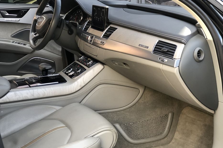 Продам Audi A8 4.0 TFSI  2013 года в Киеве