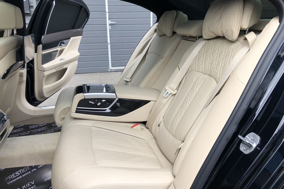 Продам BMW 750 Li M-Sport Package xDrive 2015 года в Киеве