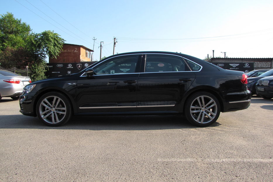 Продам Volkswagen Passat B8 R-Line 2017 года в Одессе