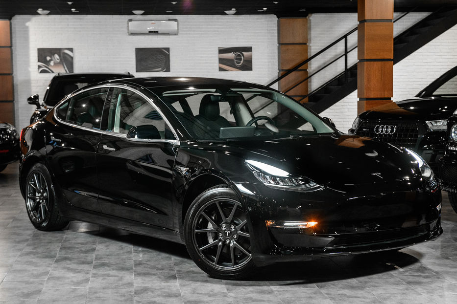 Продам Tesla Model 3 Long Range Autopilot 2018 года в Одессе