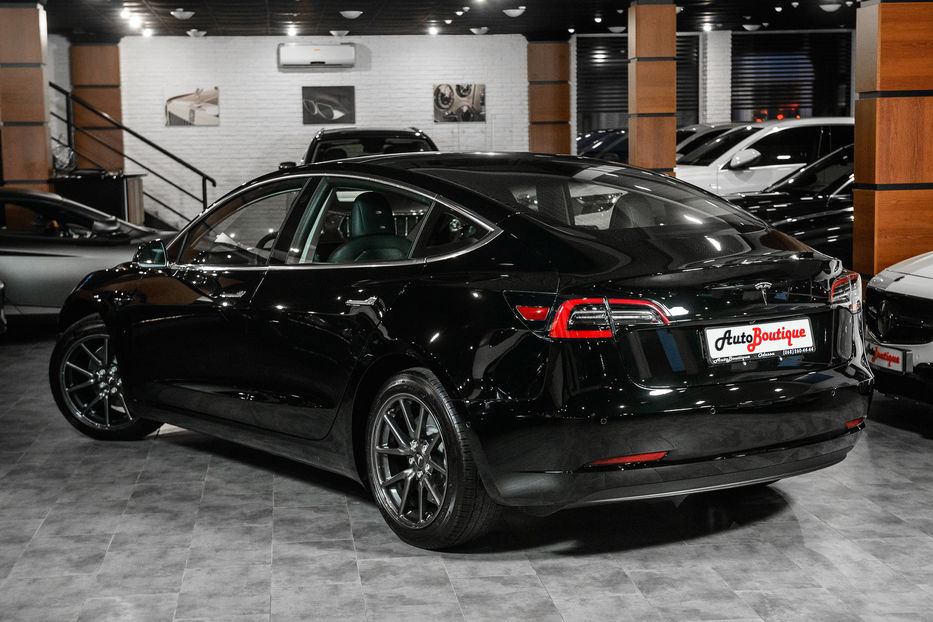 Продам Tesla Model 3 Long Range Autopilot 2018 года в Одессе
