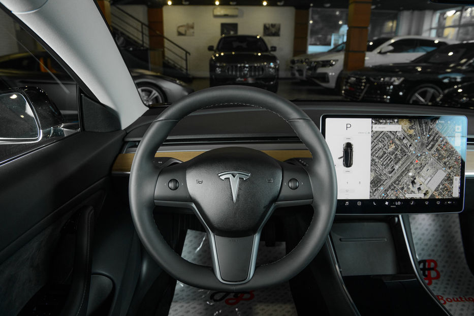 Продам Tesla Model 3 Long Range Autopilot 2018 года в Одессе