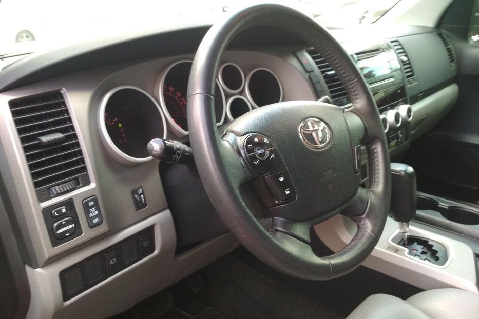 Продам Toyota Sequoia 2012 года в Одессе