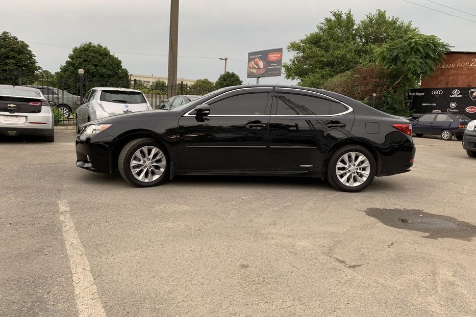 Продам Lexus ES 300 Hybrid 2013 года в Одессе