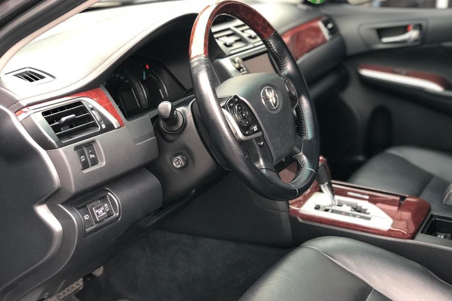 Продам Toyota Camry 3.5 2013 года в Киеве