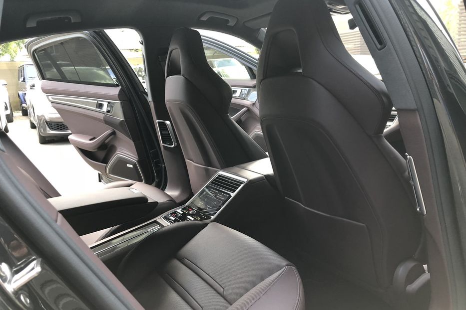 Продам Porsche Panamera TURBO NEW Официальный 2018 года в Киеве