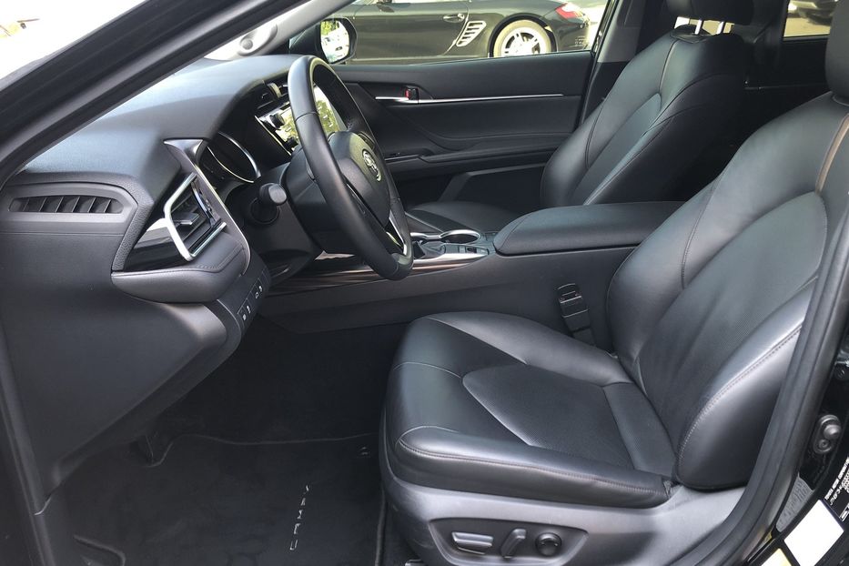 Продам Toyota Camry Premium 2017 года в Киеве