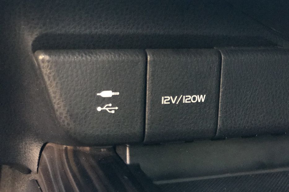 Продам Toyota Camry Premium 2017 года в Киеве