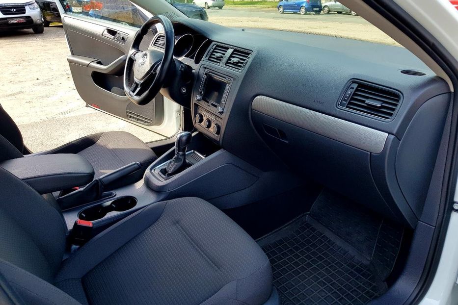 Продам Volkswagen Jetta 1.6TDI 2016 года в Киеве