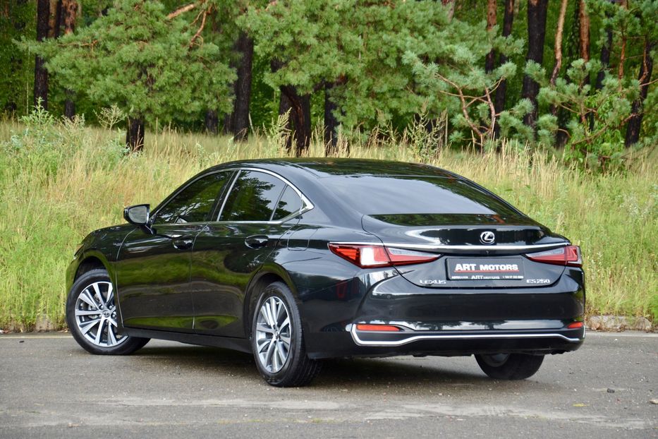 Продам Lexus ES 250 2018 года в Киеве