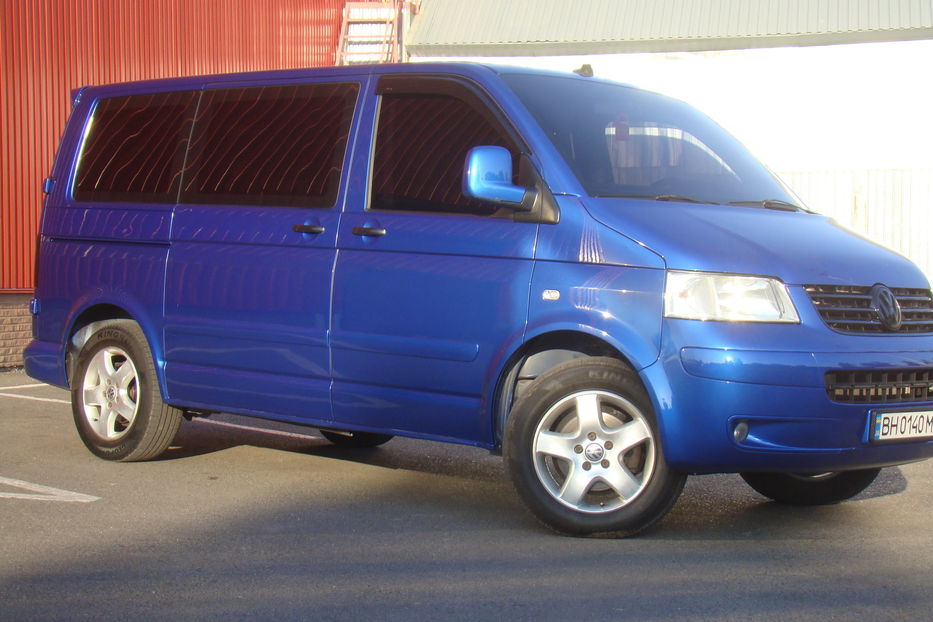 Продам Volkswagen T5 (Transporter) пасс. LUX 2005 года в Одессе