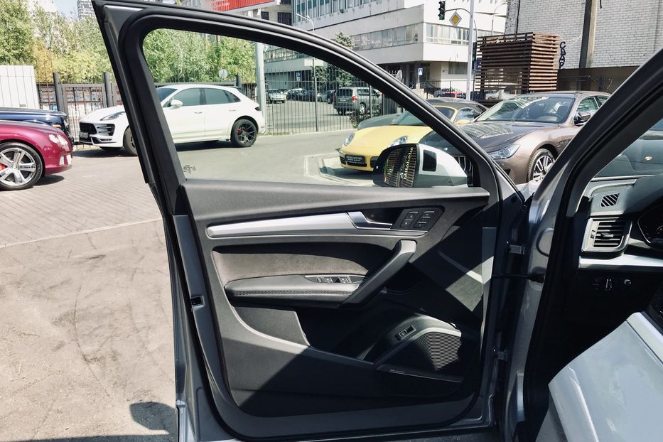 Продам Audi Q5 QUATTRO S-LINE 2017 года в Киеве