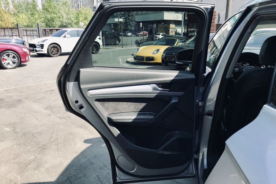 Продам Audi Q5 QUATTRO S-LINE 2017 года в Киеве