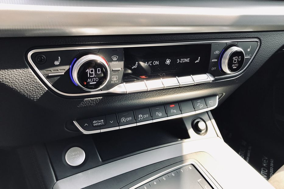 Продам Audi Q5 QUATTRO S-LINE 2017 года в Киеве