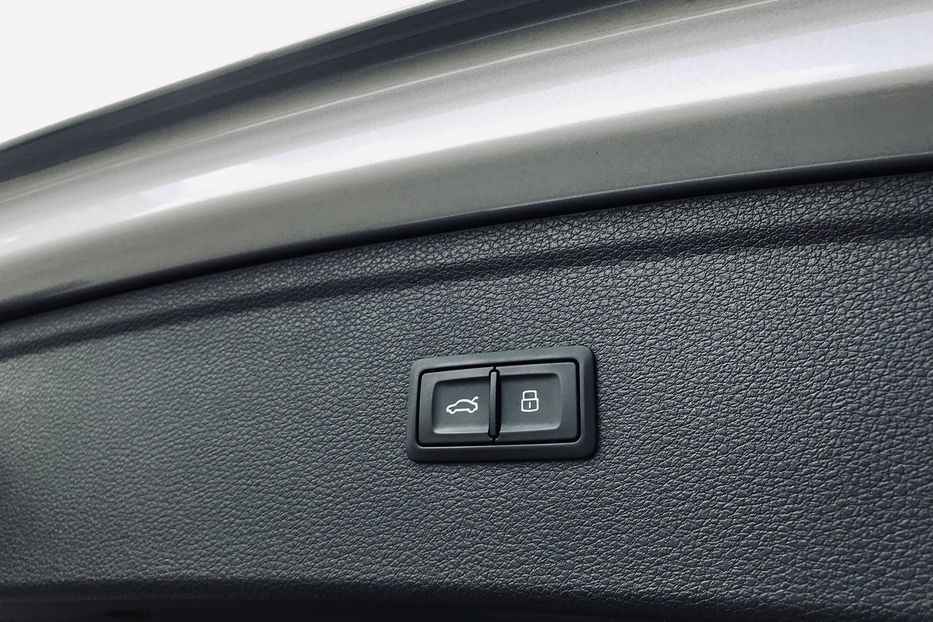 Продам Audi Q5 QUATTRO S-LINE 2017 года в Киеве