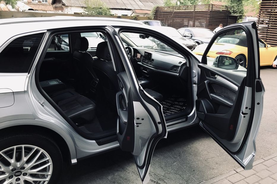 Продам Audi Q5 QUATTRO S-LINE 2017 года в Киеве
