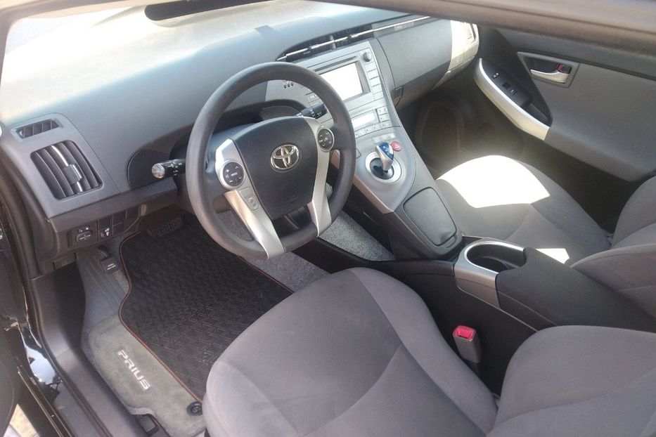 Продам Toyota Prius 2013 года в Днепре