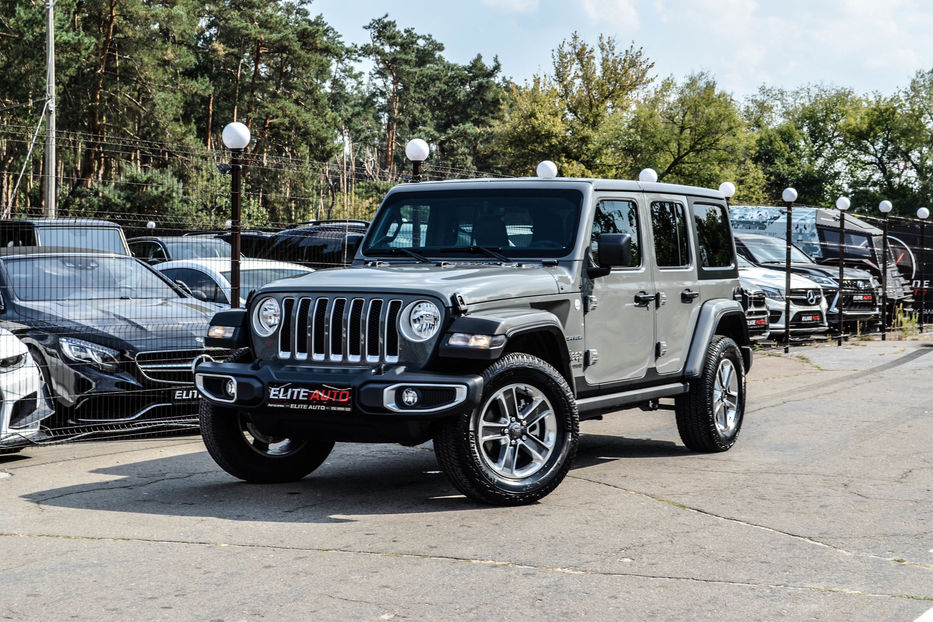 Продам Jeep Wrangler SAHARA 2018 года в Киеве