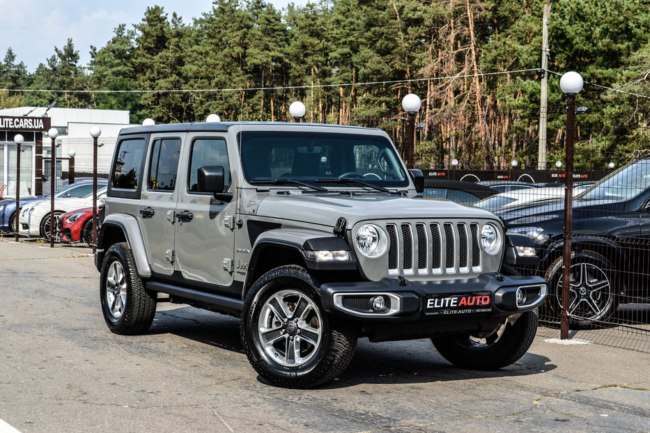 Продам Jeep Wrangler SAHARA 2018 года в Киеве