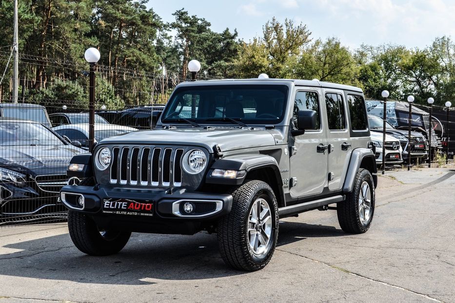 Продам Jeep Wrangler SAHARA 2018 года в Киеве