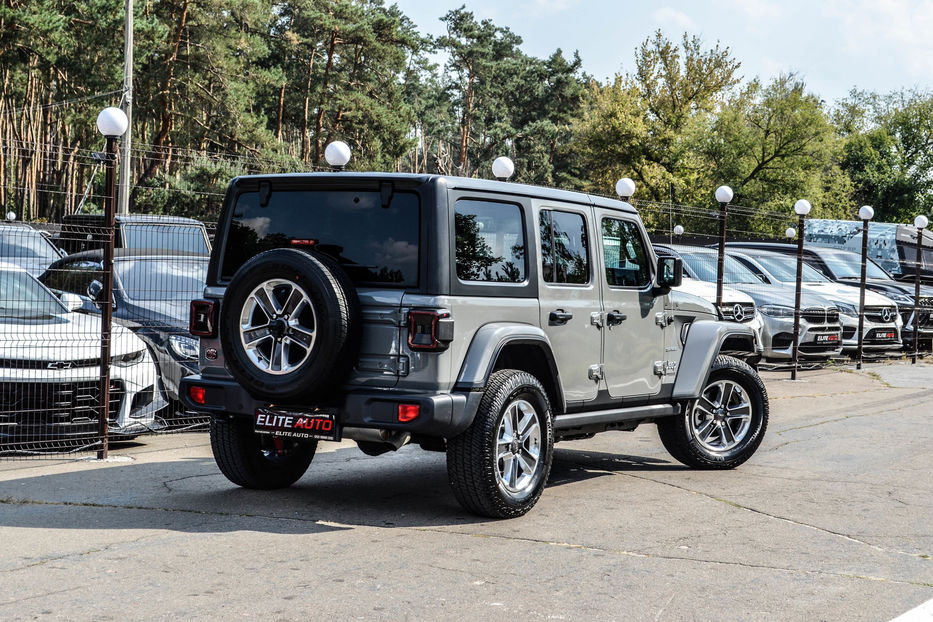 Продам Jeep Wrangler SAHARA 2018 года в Киеве