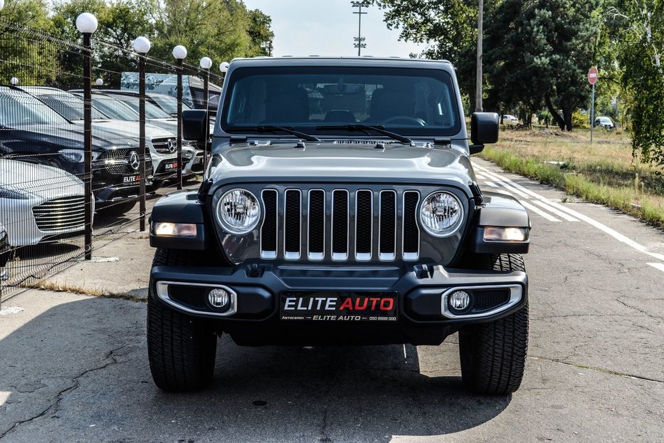 Продам Jeep Wrangler SAHARA 2018 года в Киеве