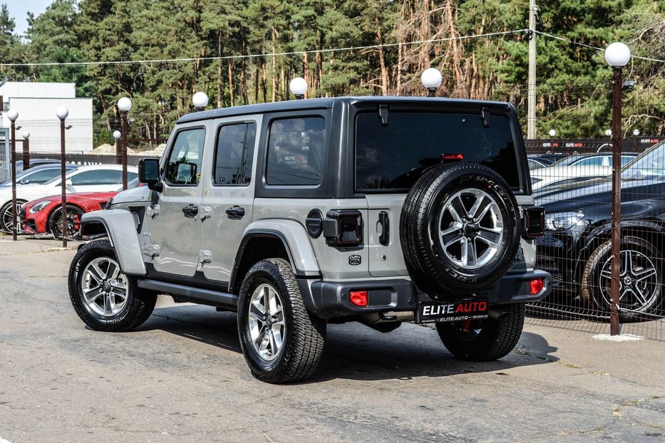 Продам Jeep Wrangler SAHARA 2018 года в Киеве