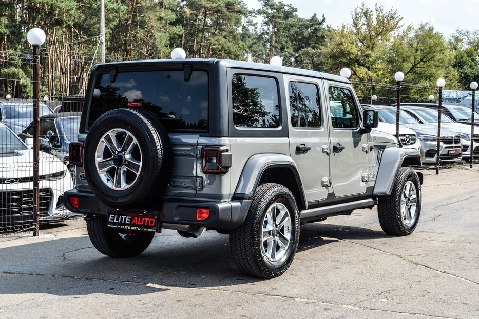 Продам Jeep Wrangler SAHARA 2018 года в Киеве