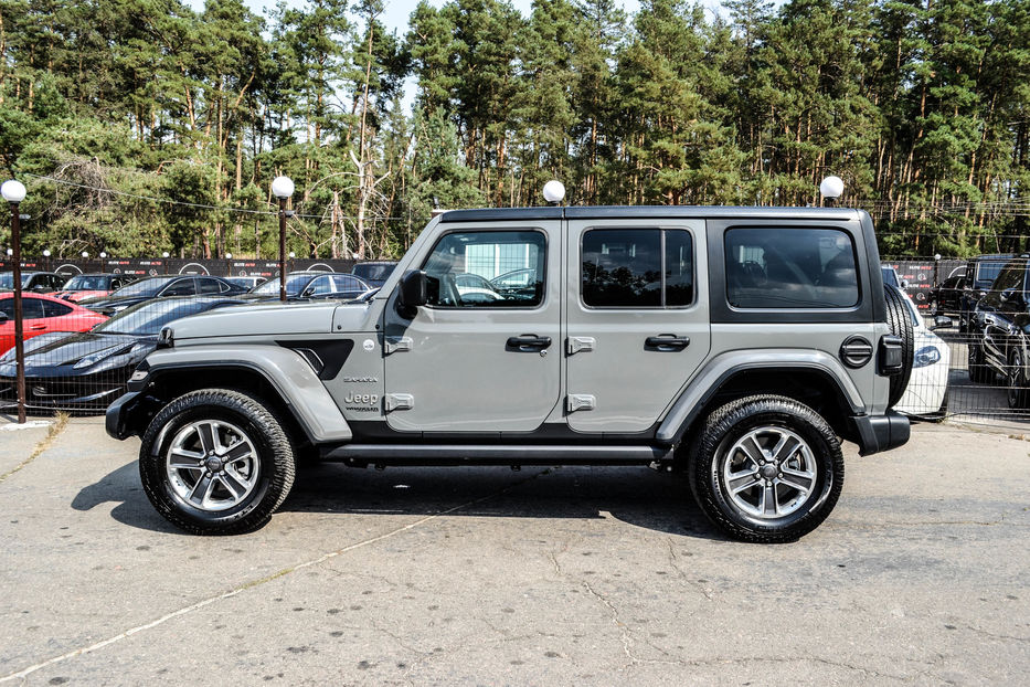 Продам Jeep Wrangler SAHARA 2018 года в Киеве