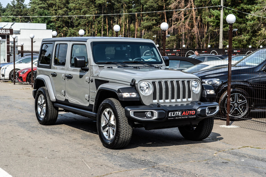 Продам Jeep Wrangler SAHARA 2018 года в Киеве